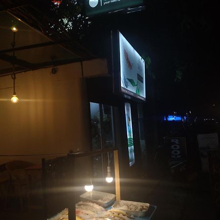 The Garnet Mirissa Hotel ภายนอก รูปภาพ